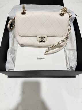 CHANEL handbag with gold hardware, like new in black box